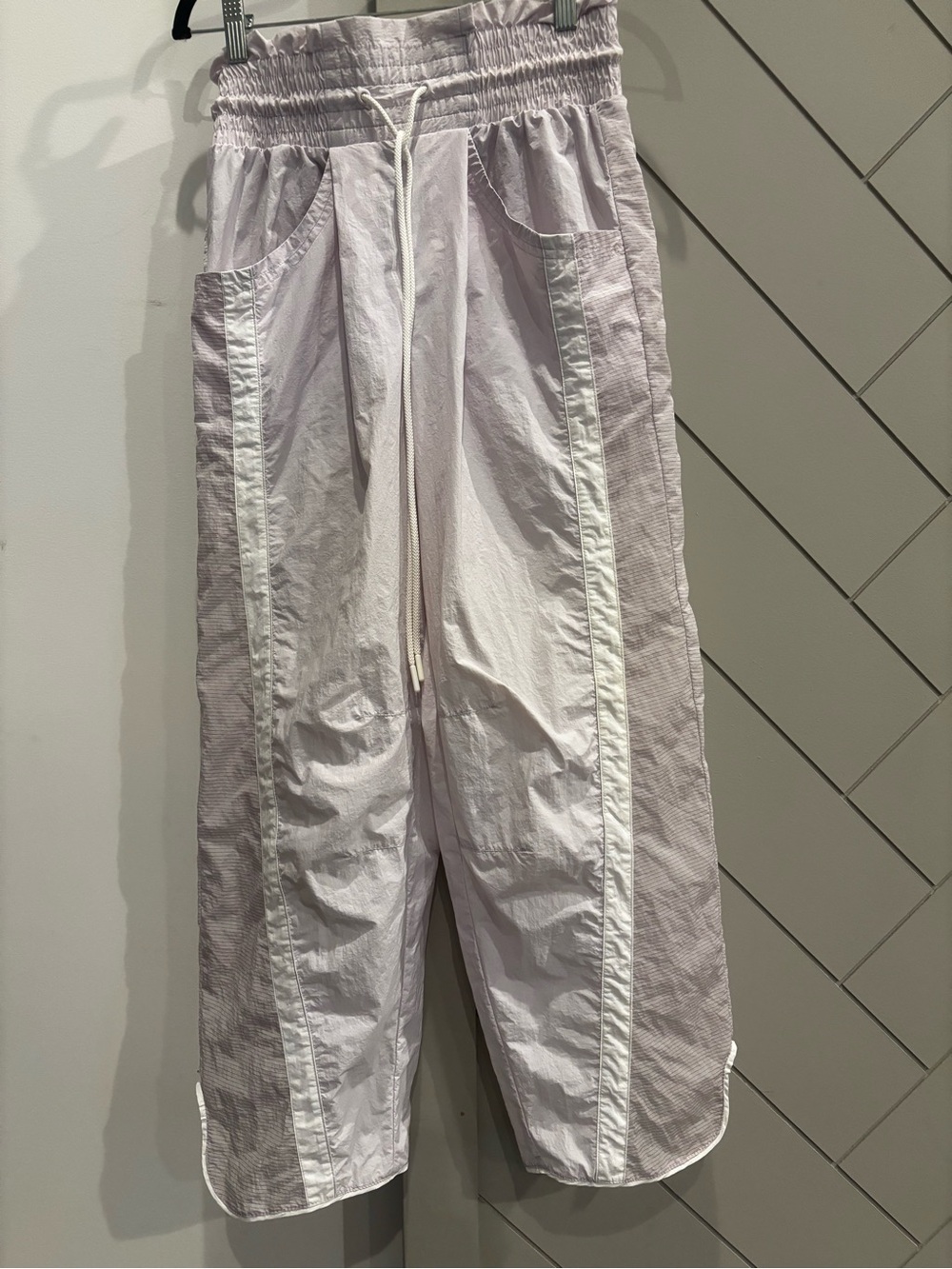 Lululemon athletic pants cropped